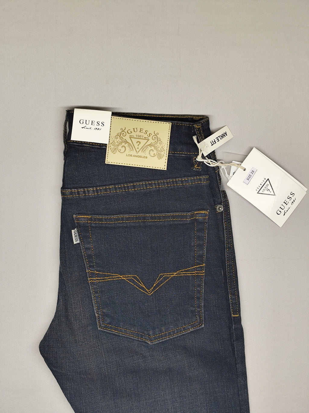 GUESS-JEANS-NAVY-2025